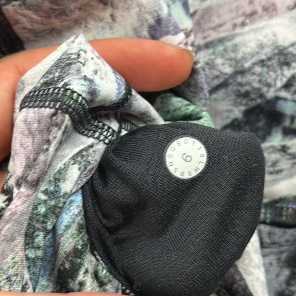 Lululemon Wunder Under High-Rise Tight 25" *Full-On Luxtreme Springscape Multi - Picture 5 of 5